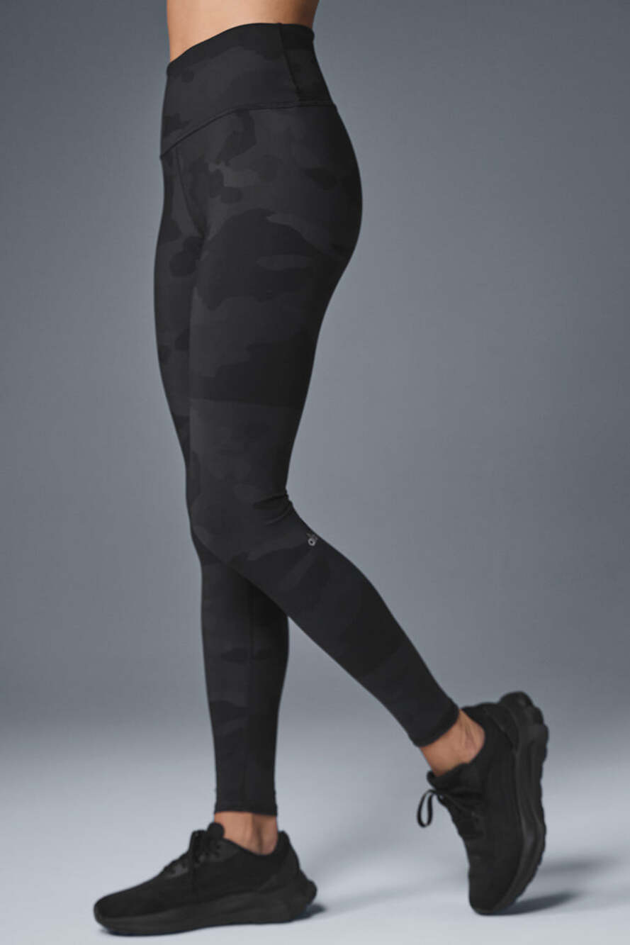 ALO High-Waist Camo Vapor Legging - Size: Small - Color: Black Camouflage